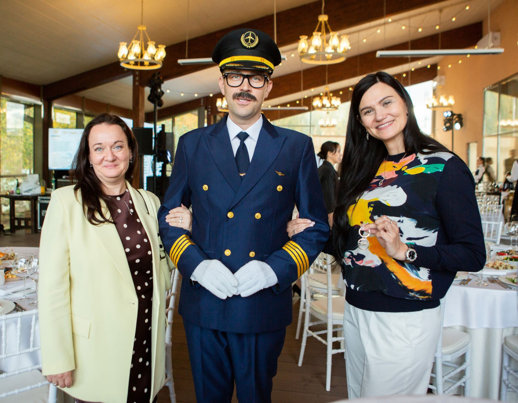 С днем компании и профессиональным праздником всех!