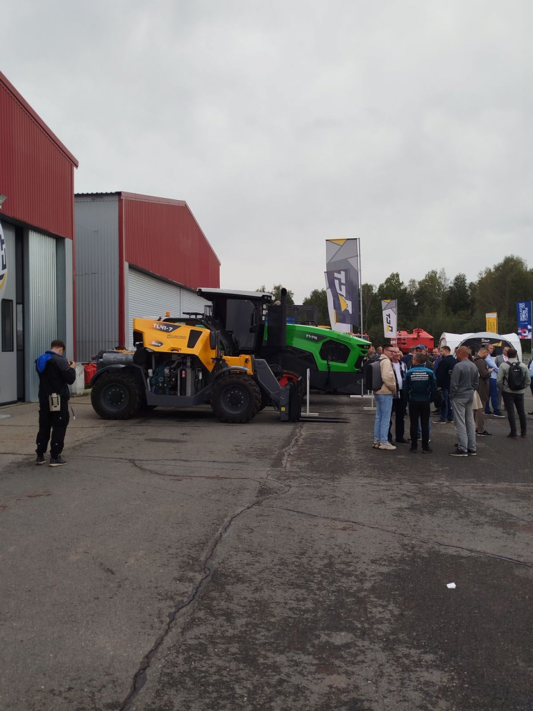 Выставка «СпецМашЭкспо»